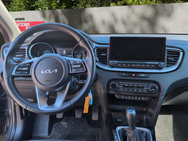 KIA Ceed Gold 1,5TGDI UVO MT6 160